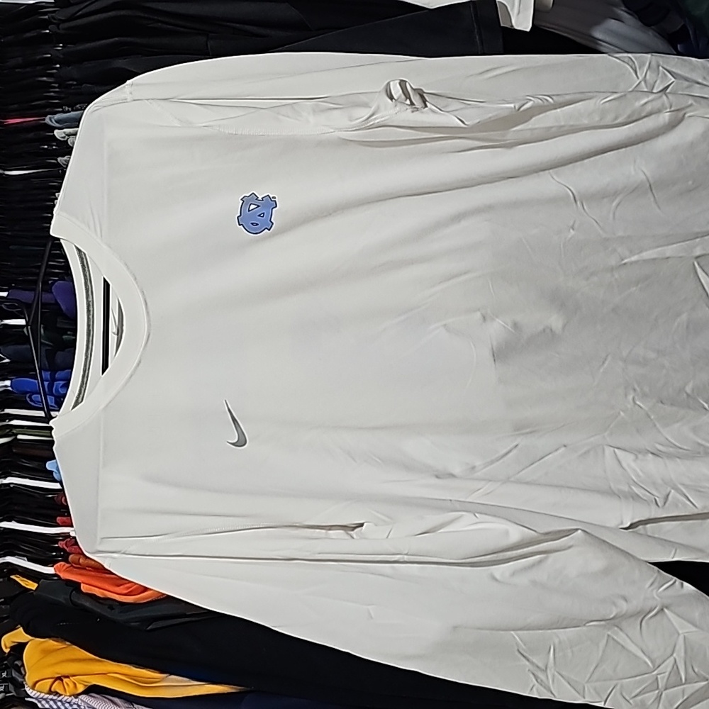 Nike North Carolina Tarheel men's long sleeve drifit sz L